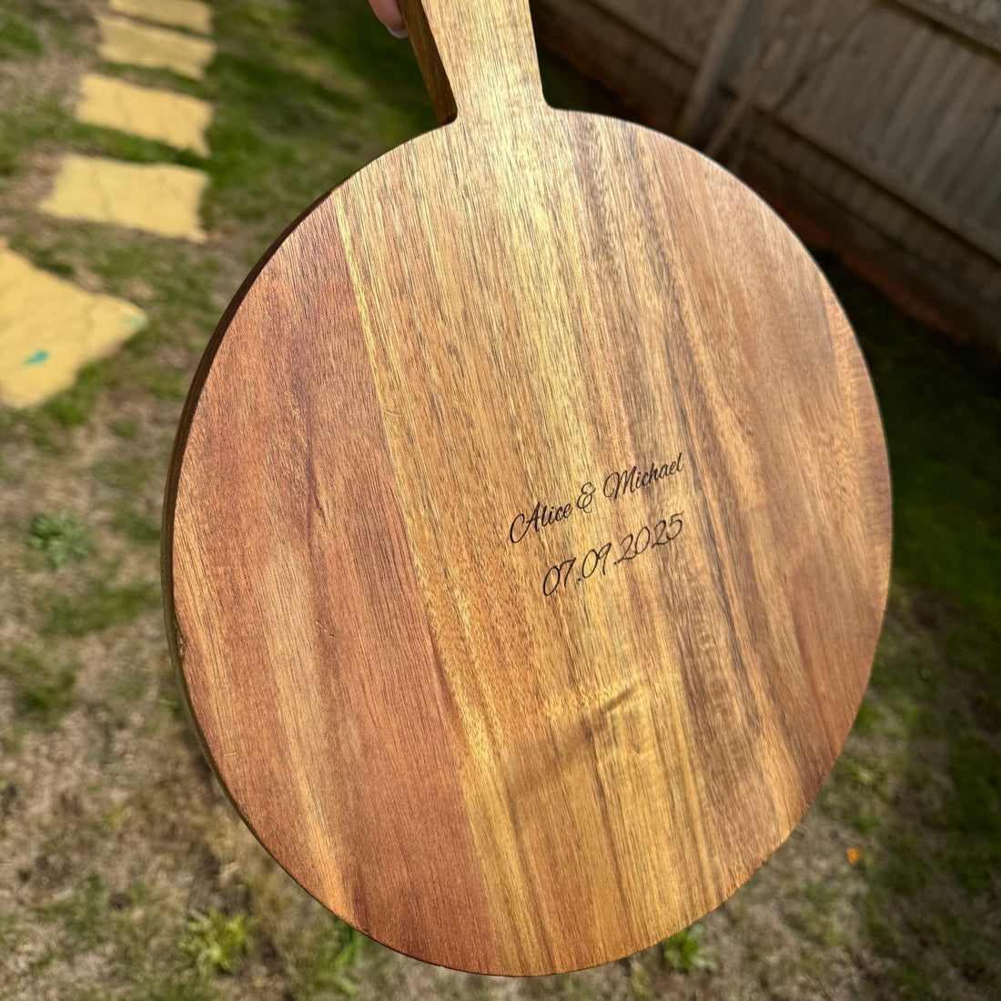 Round acacia serving board with engraved custom names and date, handled – personalised wooden serving board – Etch 'N' Shine