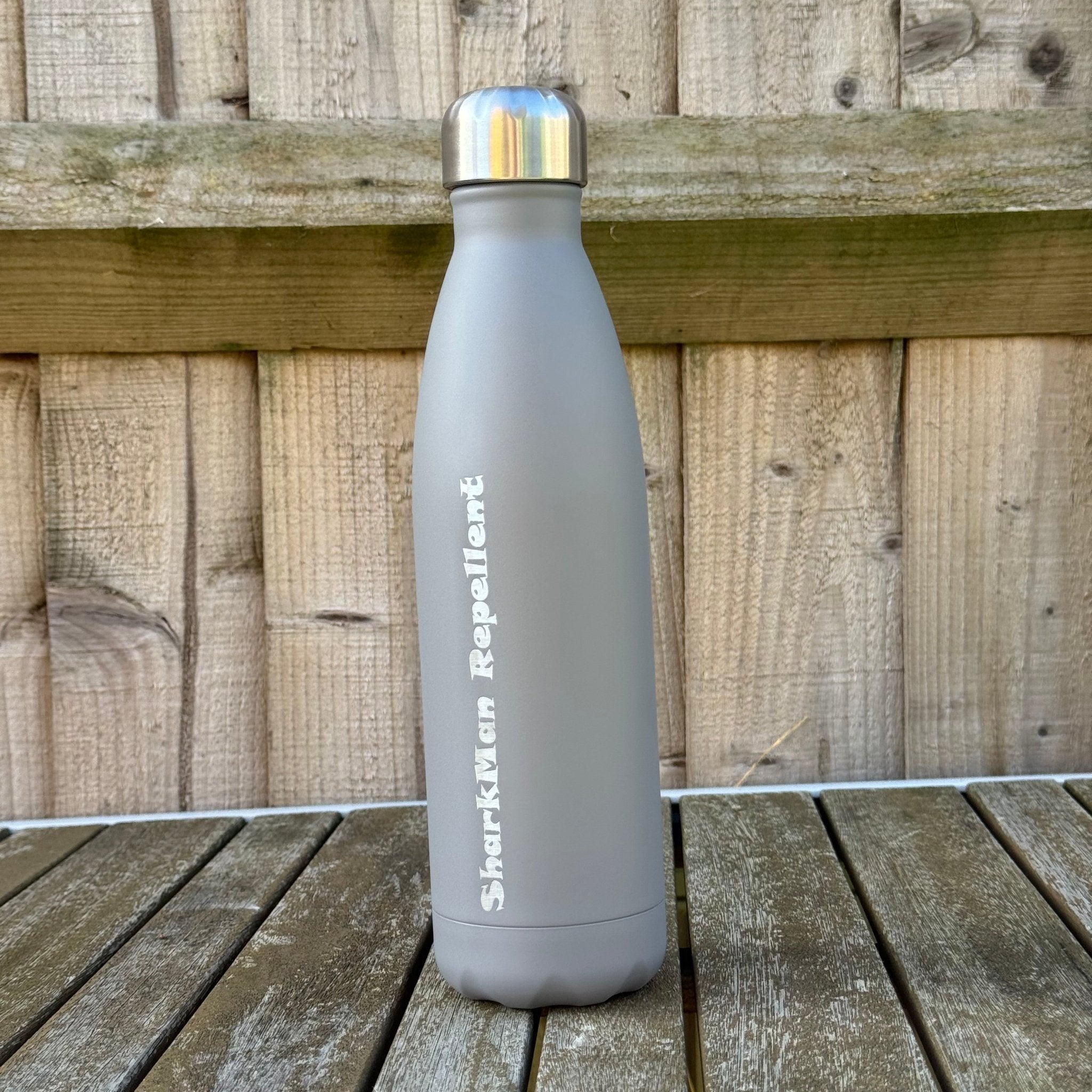 Grey matte insulated bottle with custom text, on outdoor decking – personalised stainless steel water bottle – Etch 'N' Shine