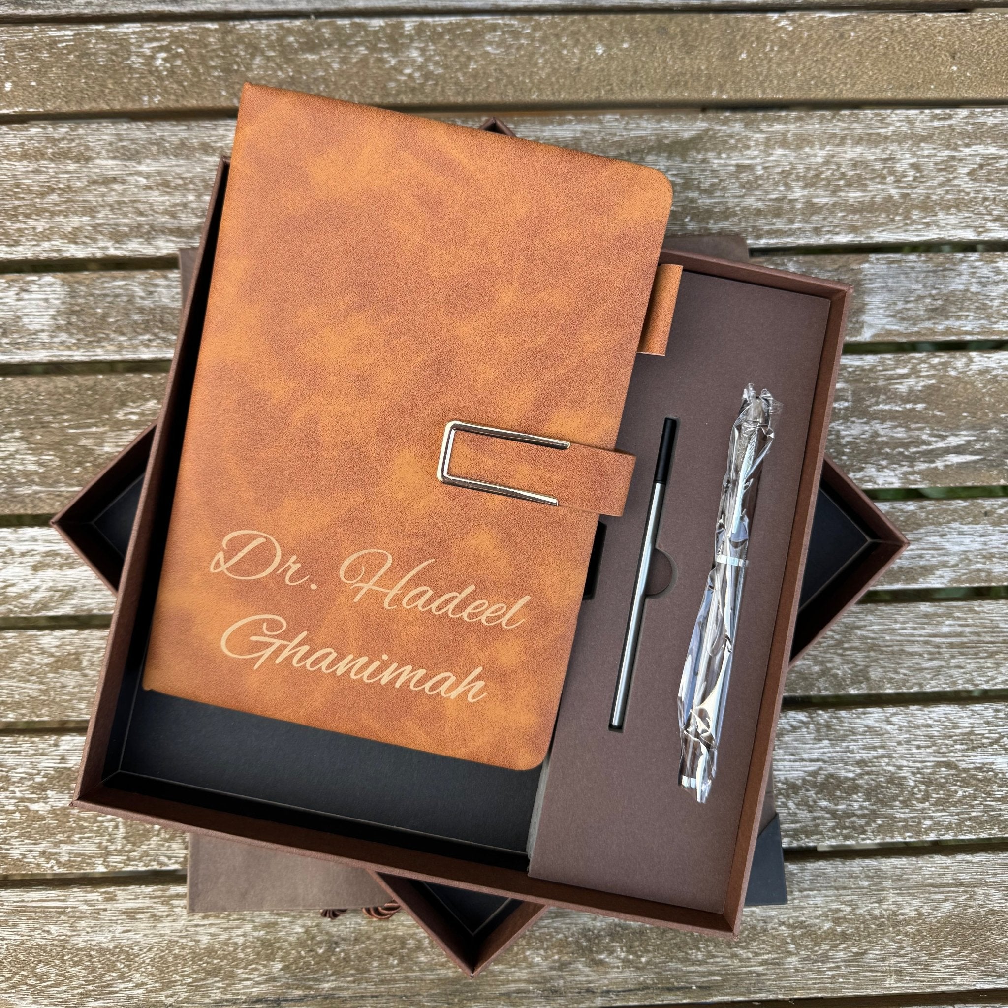 Engraved tan leatherette notebook and pen set in gift box – personalised A5 leatherette journal set – Etch 'N' Shine