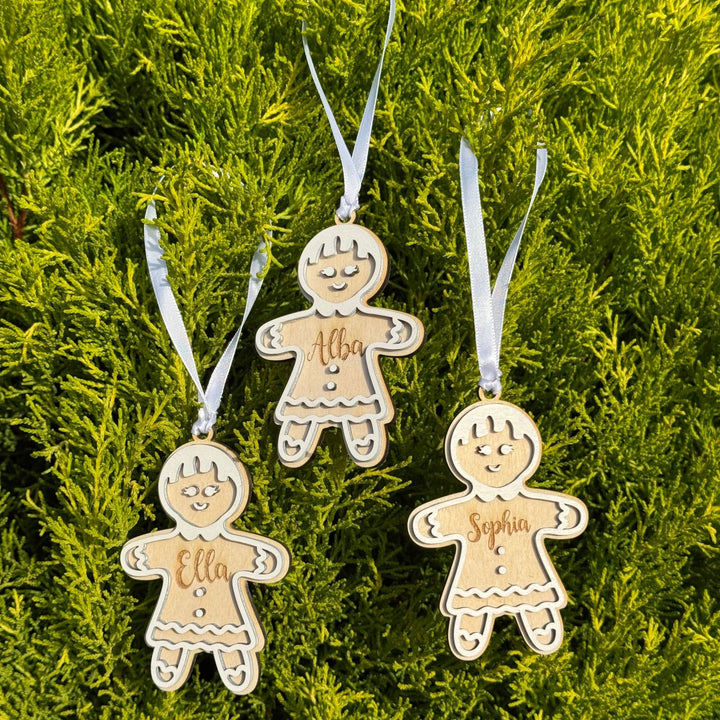 Three wooden gingerbread girl ornaments with custom names – personalised Christmas decorations – Etch 'N' Shine