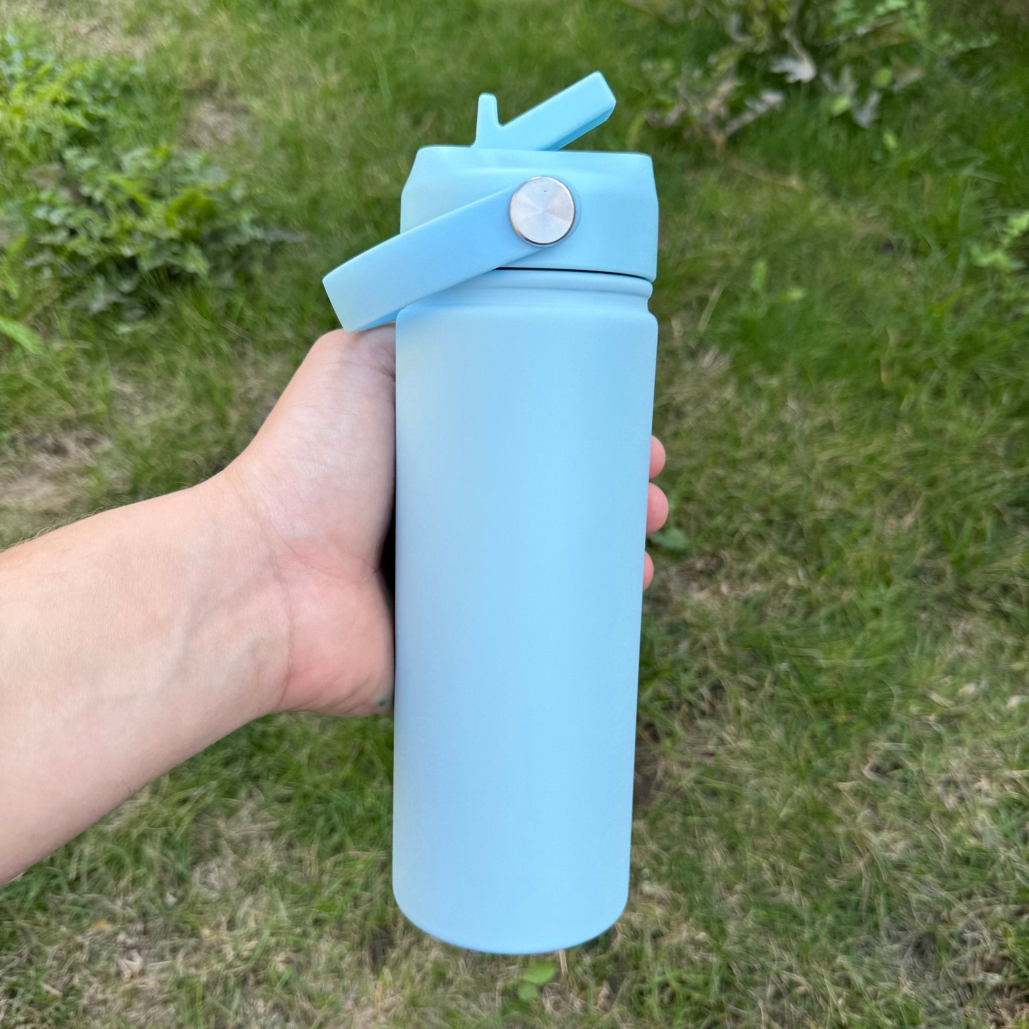 Pale blue matte insulated water bottle with flip straw lid outdoors – personalised metal water bottle – Etch 'N' Shine