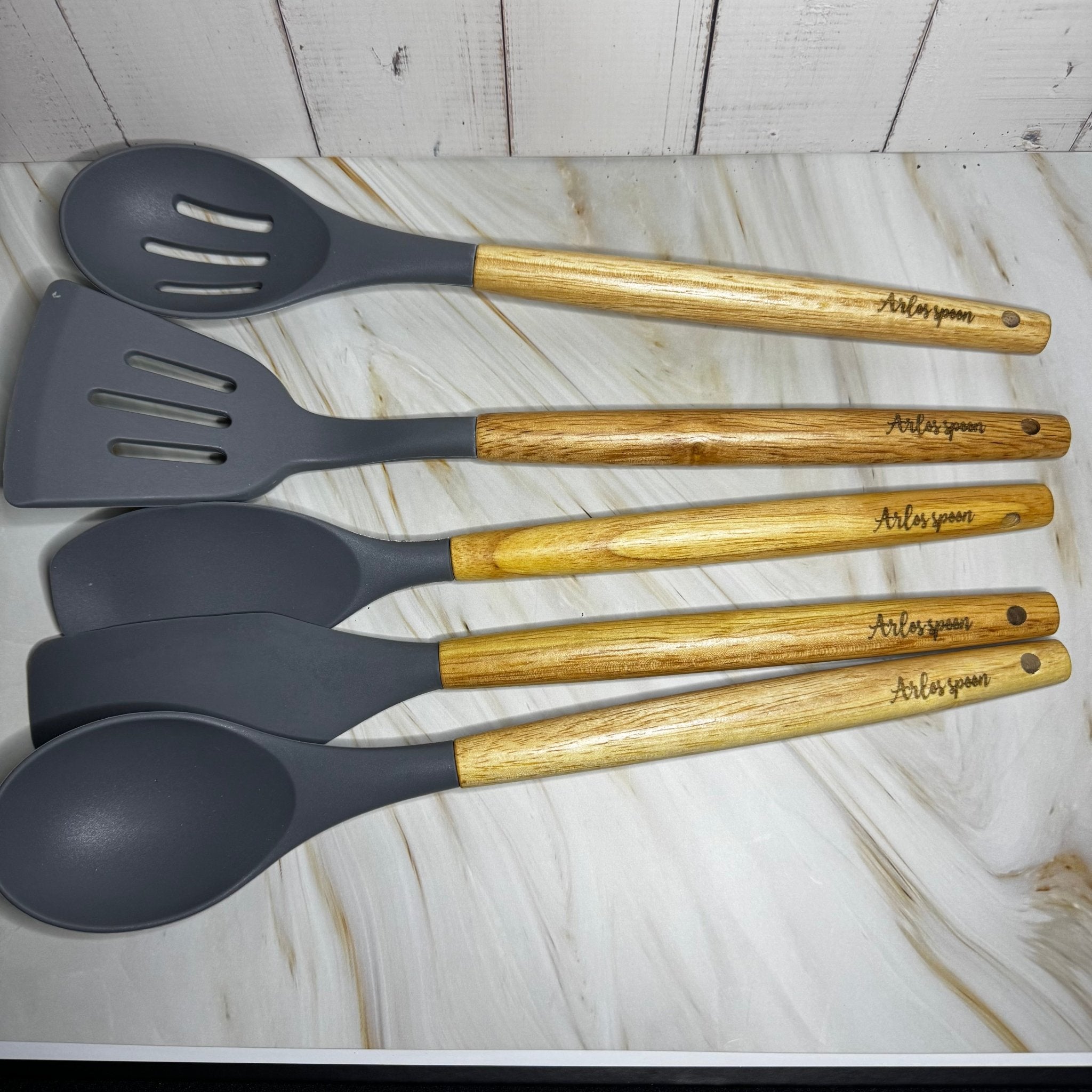 Five-piece silicone utensil set with engraved wood handles – personalised kitchen set – Etch 'N' Shine