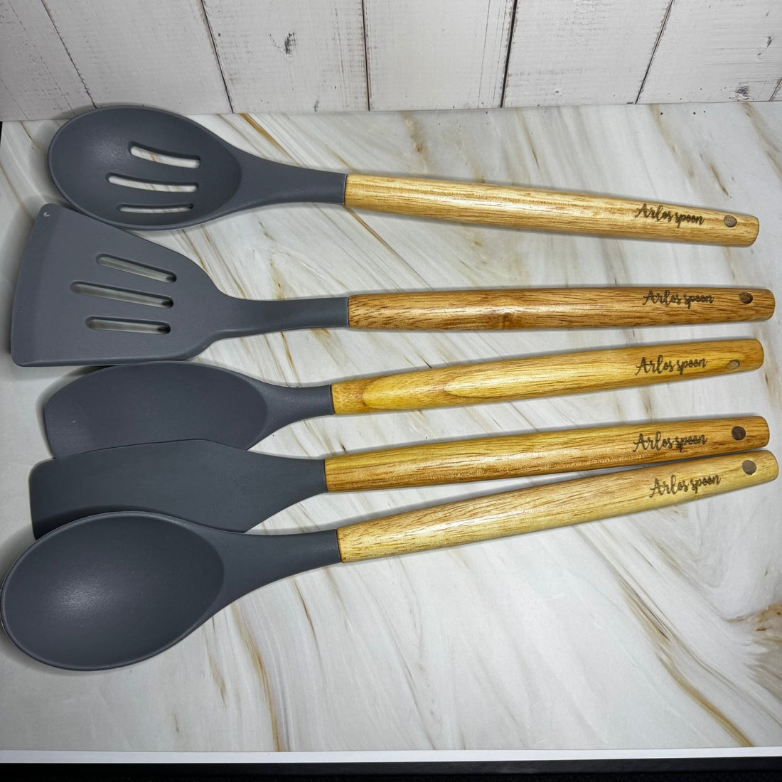 Five-piece silicone utensil set with engraved wooden handles – personalised kitchen set – Etch 'N' Shine