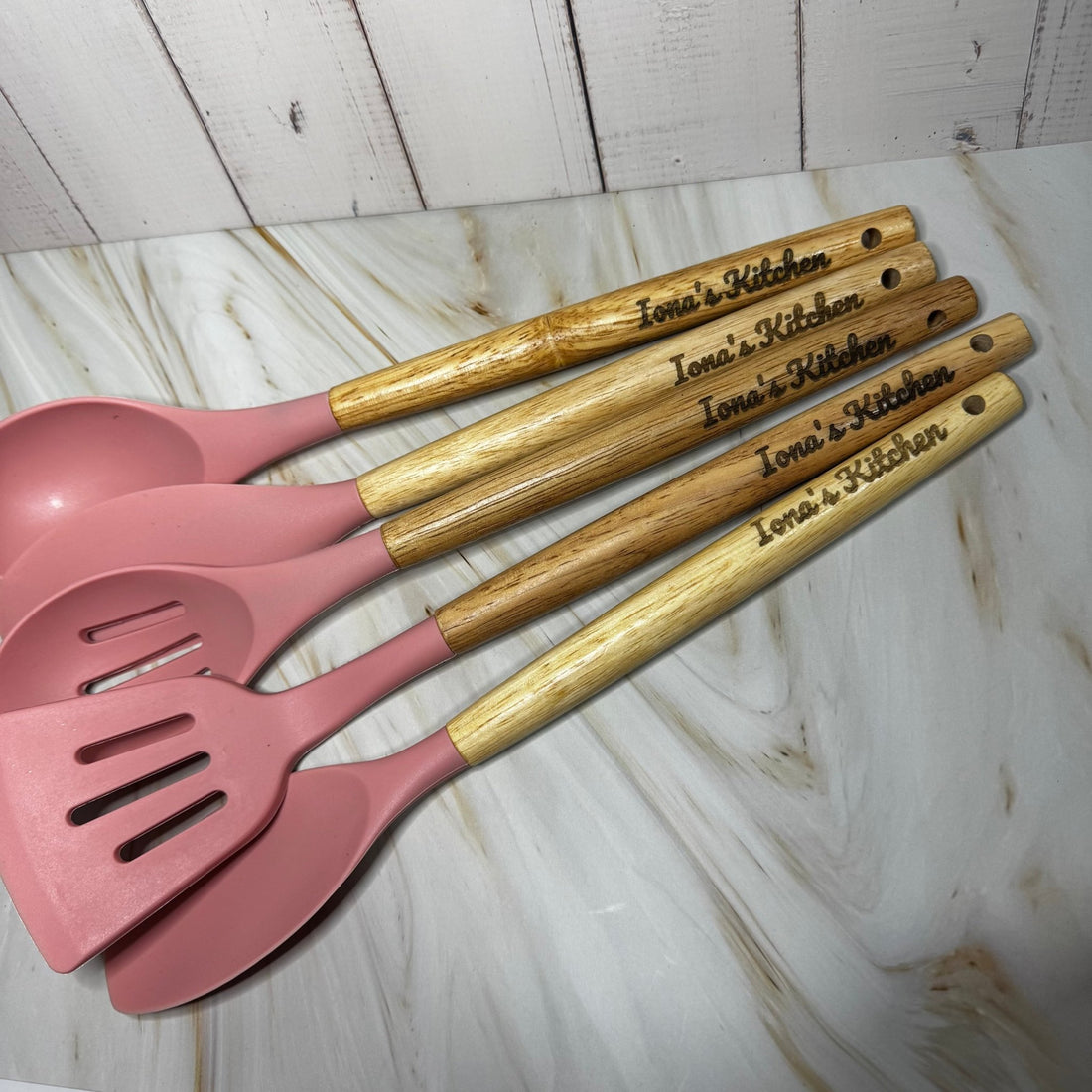 Pink silicone utensil set with custom text on wooden handles – personalised kitchen utensils – Etch 'N' Shine