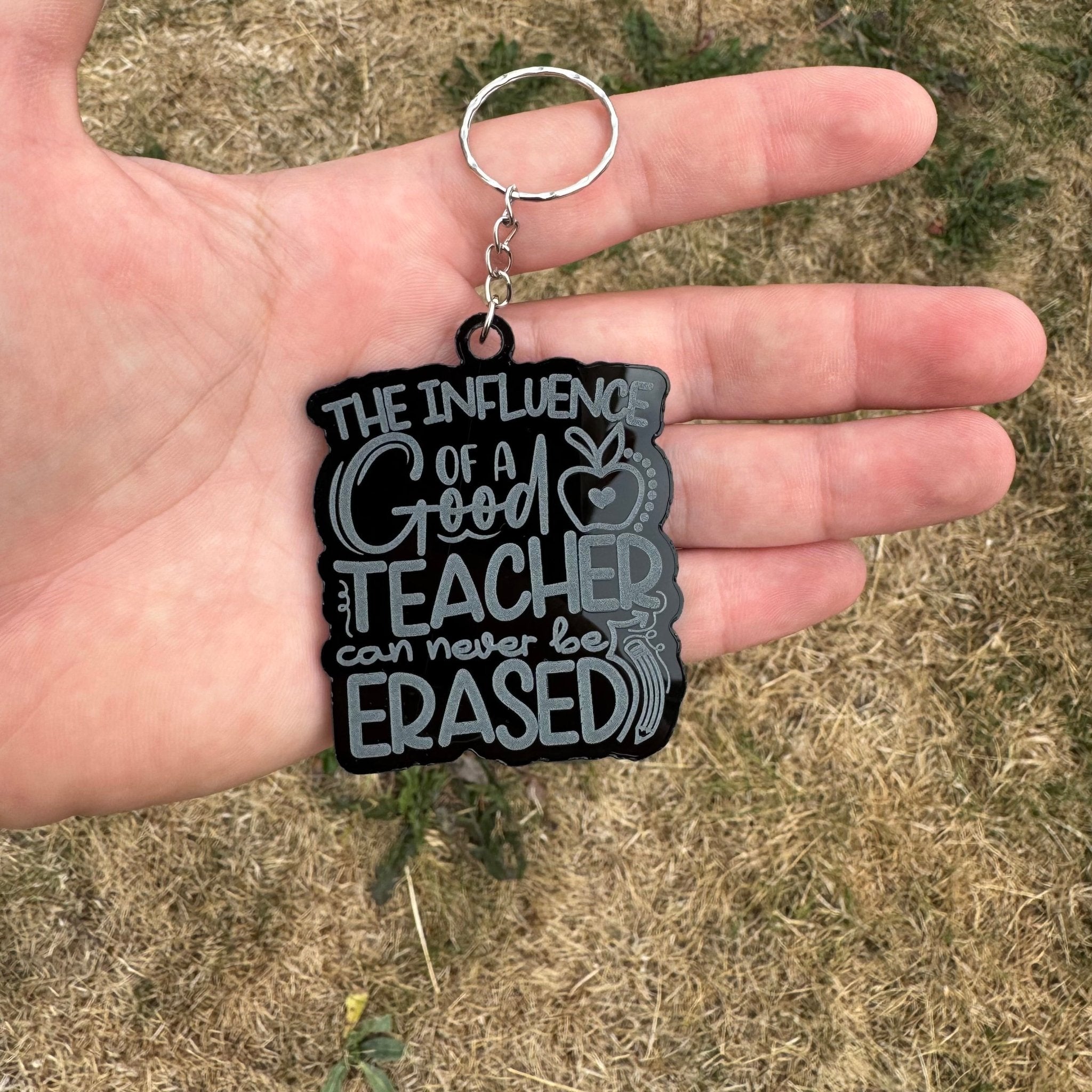 Black gloss acrylic keyring with engraved custom text and apple motif – personalised teacher acrylic keyring – Etch 'N' Shine