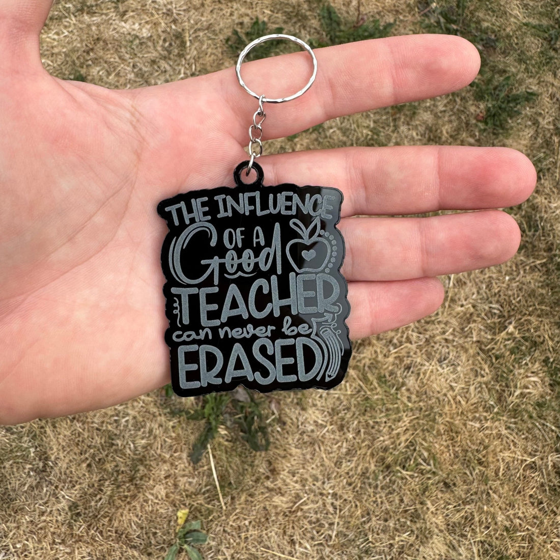 Black gloss acrylic keyring with engraved custom text and apple motif – personalised teacher acrylic keyring – Etch 'N' Shine