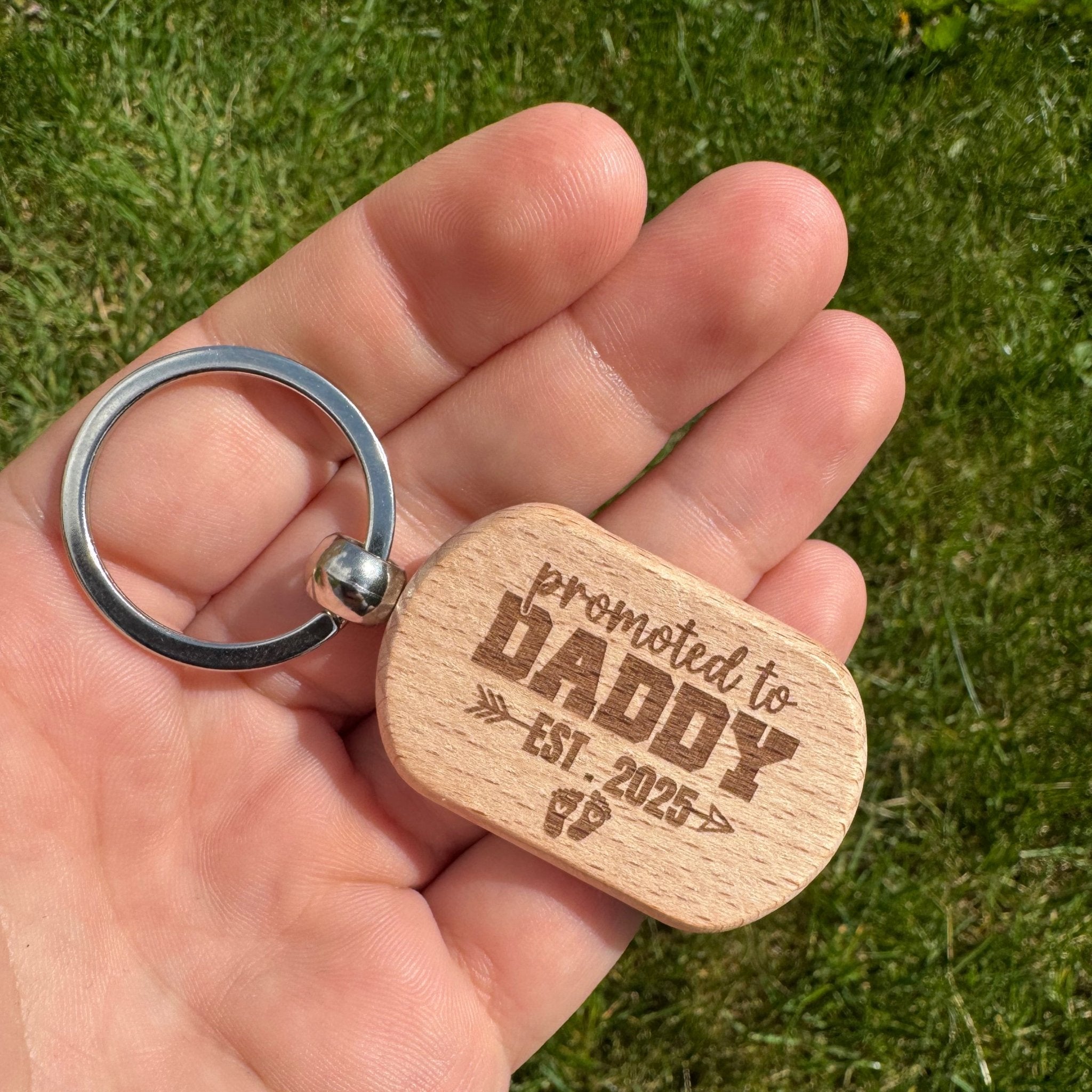 Rounded wooden keyring with custom text and engraved year, silver split ring – personalised wooden keyring – Etch 'N' Shine