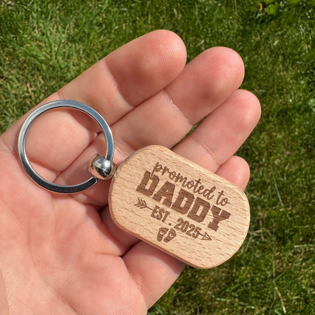 Rounded wooden keyring with custom text and engraved year, silver split ring – personalised wooden keyring – Etch 'N' Shine