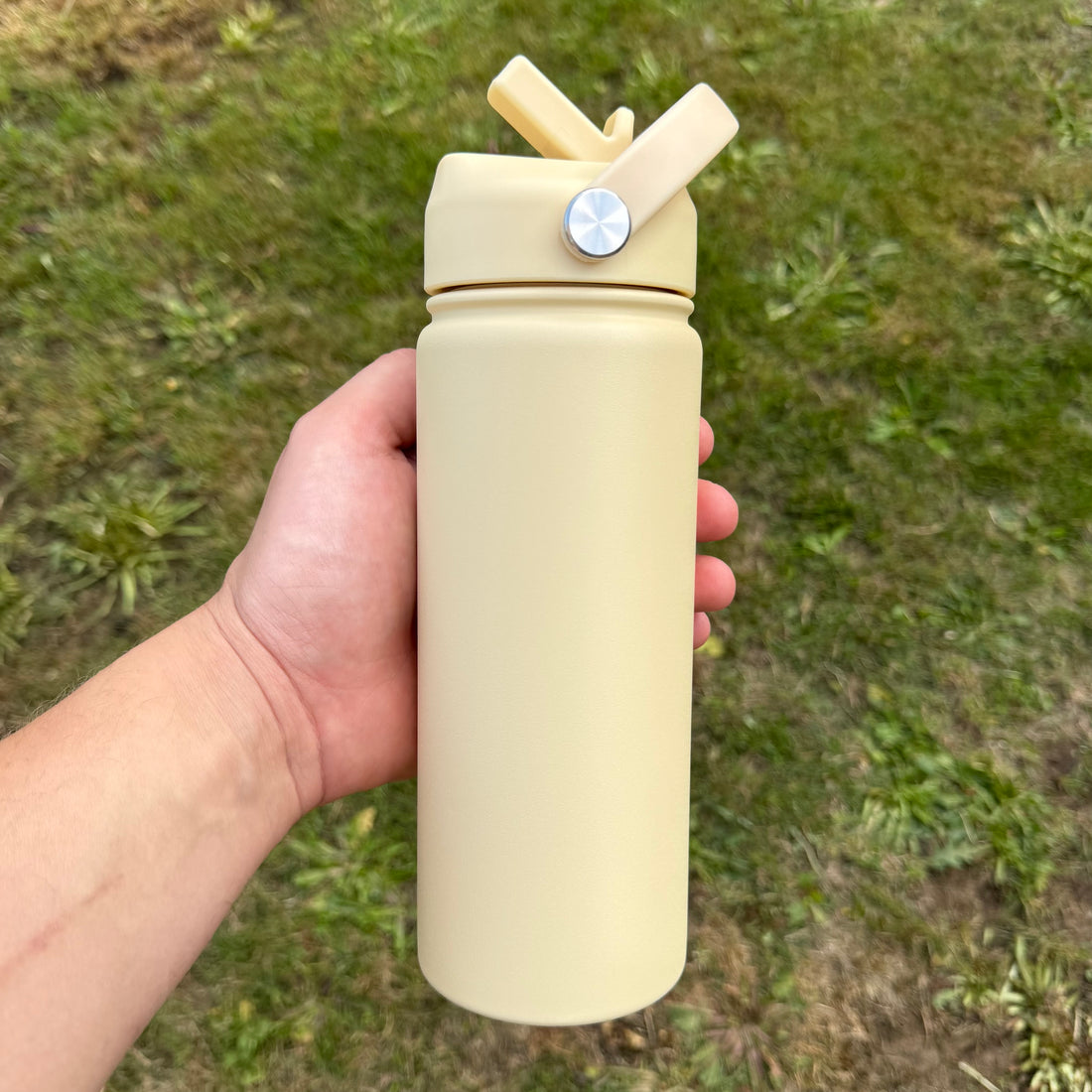 Vanilla Cream personalised kids water bottle 500ml with straw lid – BPA-free and insulated